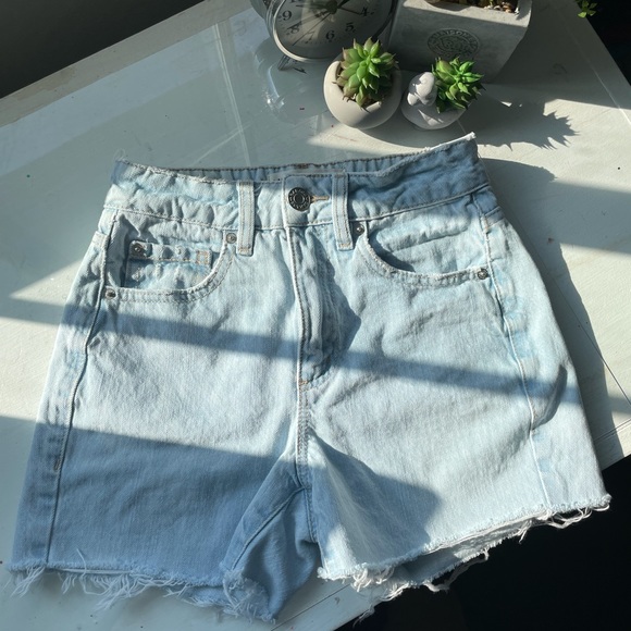 Garage Light-wash Mom Shorts - Picture 2 of 4